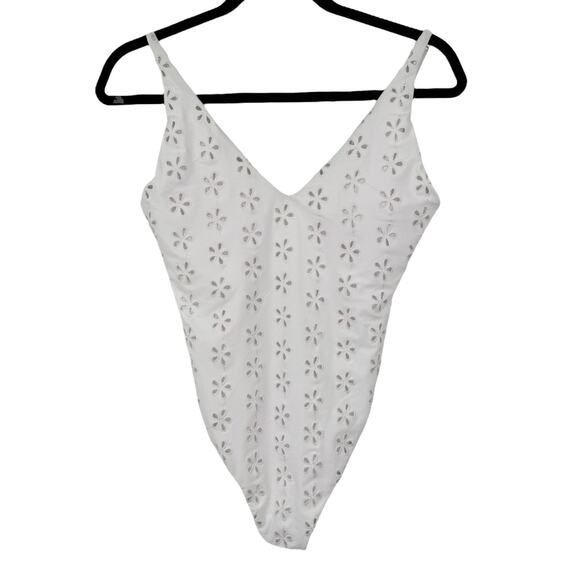 Beach Riot Reese floral eyelet one piece swimsuit white size Medium M - Picture 2 of 7
